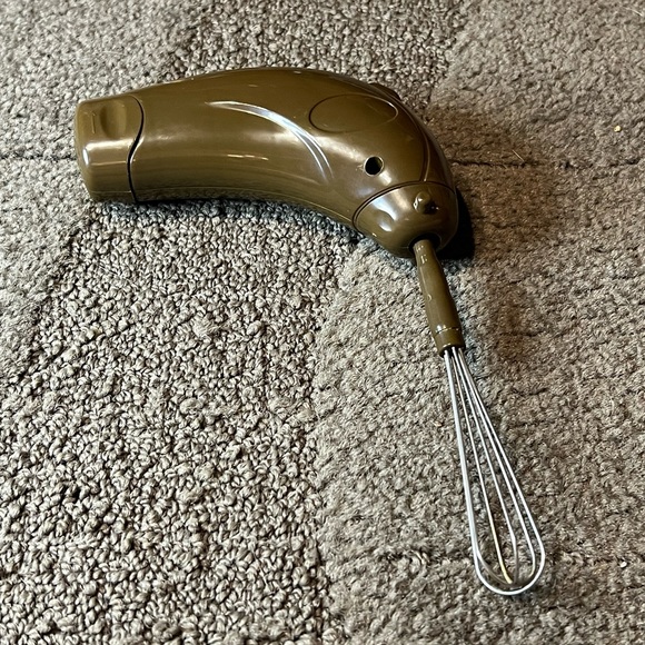 Brown Mini Small Hand Mixer Single Whisk Cooking Baking Cute Battery Powered - Picture 2 of 7